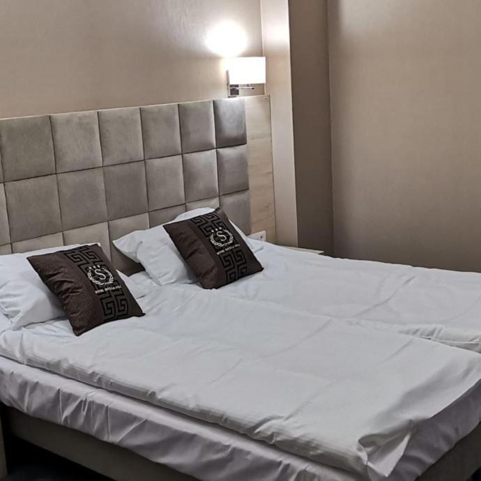 Hotel Sevilla Gold Leczeszyce Εξωτερικό φωτογραφία