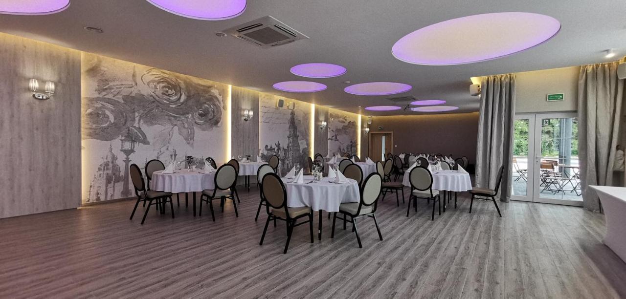 Hotel Sevilla Gold Leczeszyce Εξωτερικό φωτογραφία