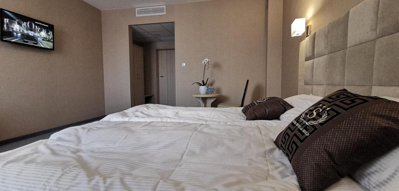 Hotel Sevilla Gold Leczeszyce Εξωτερικό φωτογραφία