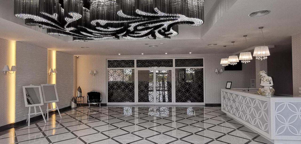 Hotel Sevilla Gold Leczeszyce Εξωτερικό φωτογραφία